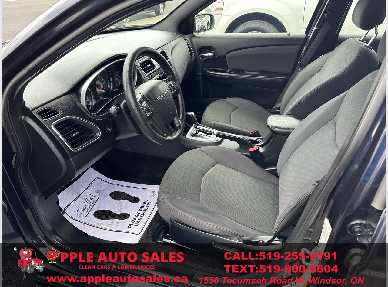 2012 Chrysler 200 LX Photo