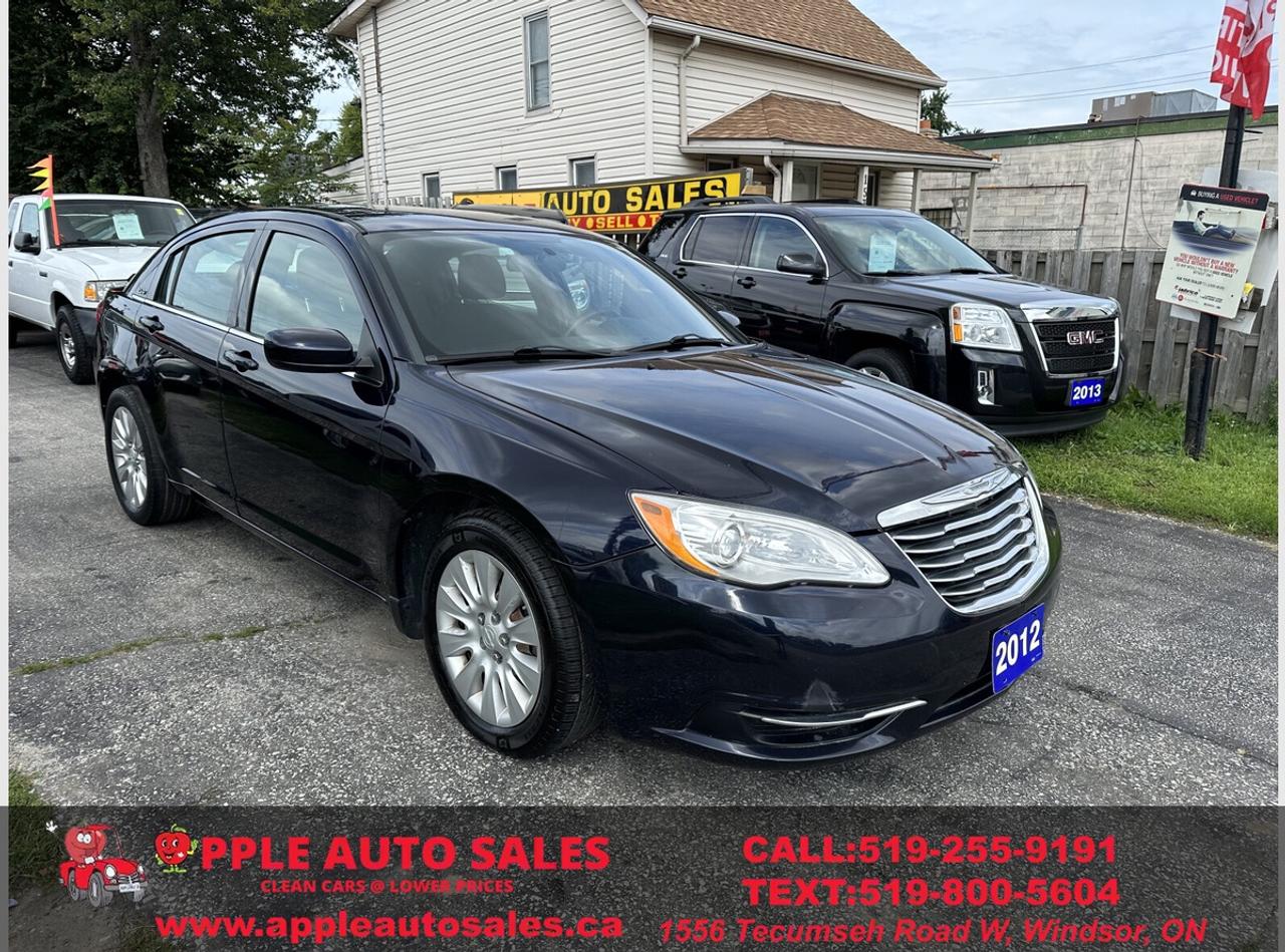 2012 Chrysler 200 LX Photo2