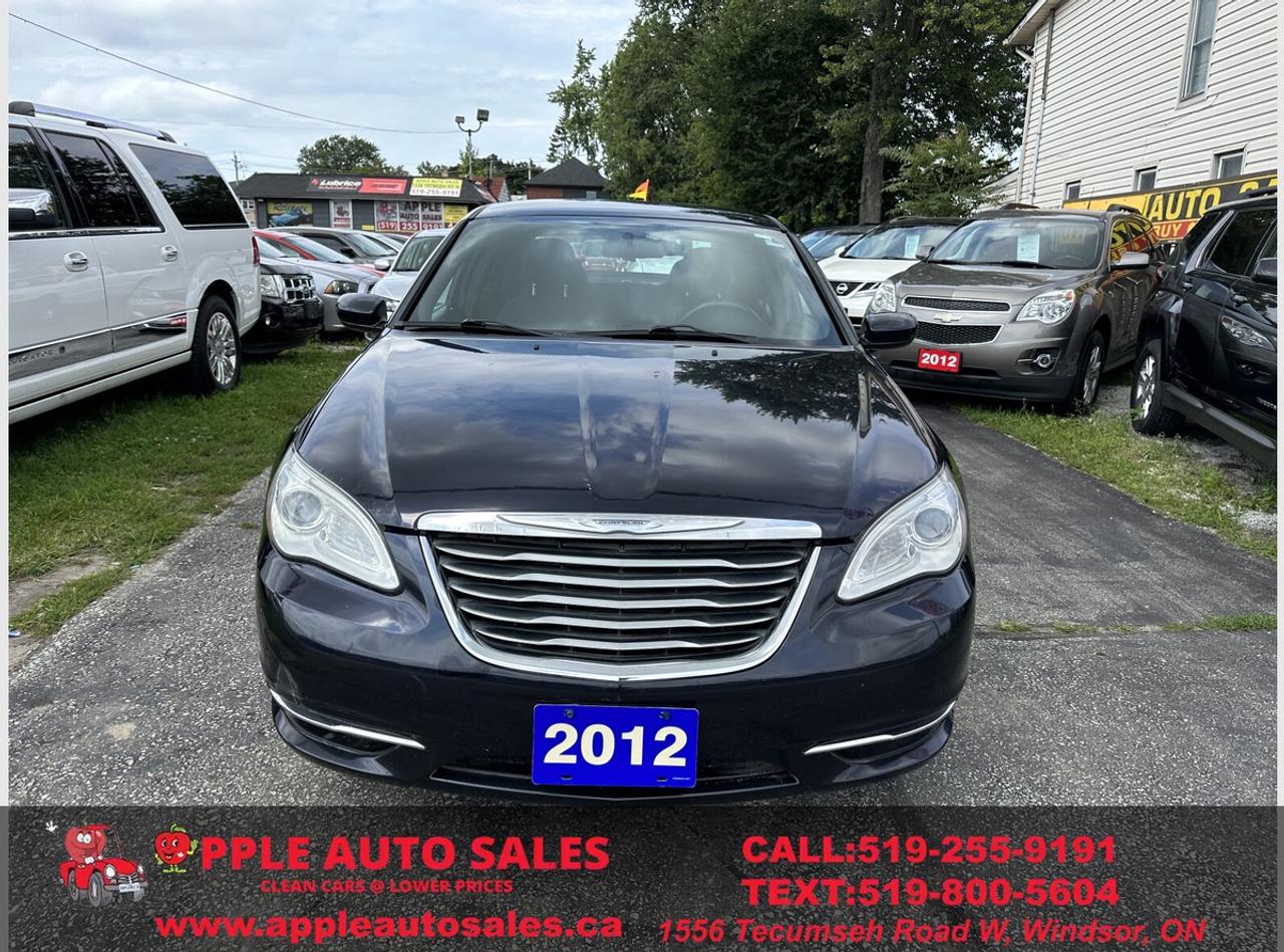 2012 Chrysler 200 LX Photo3