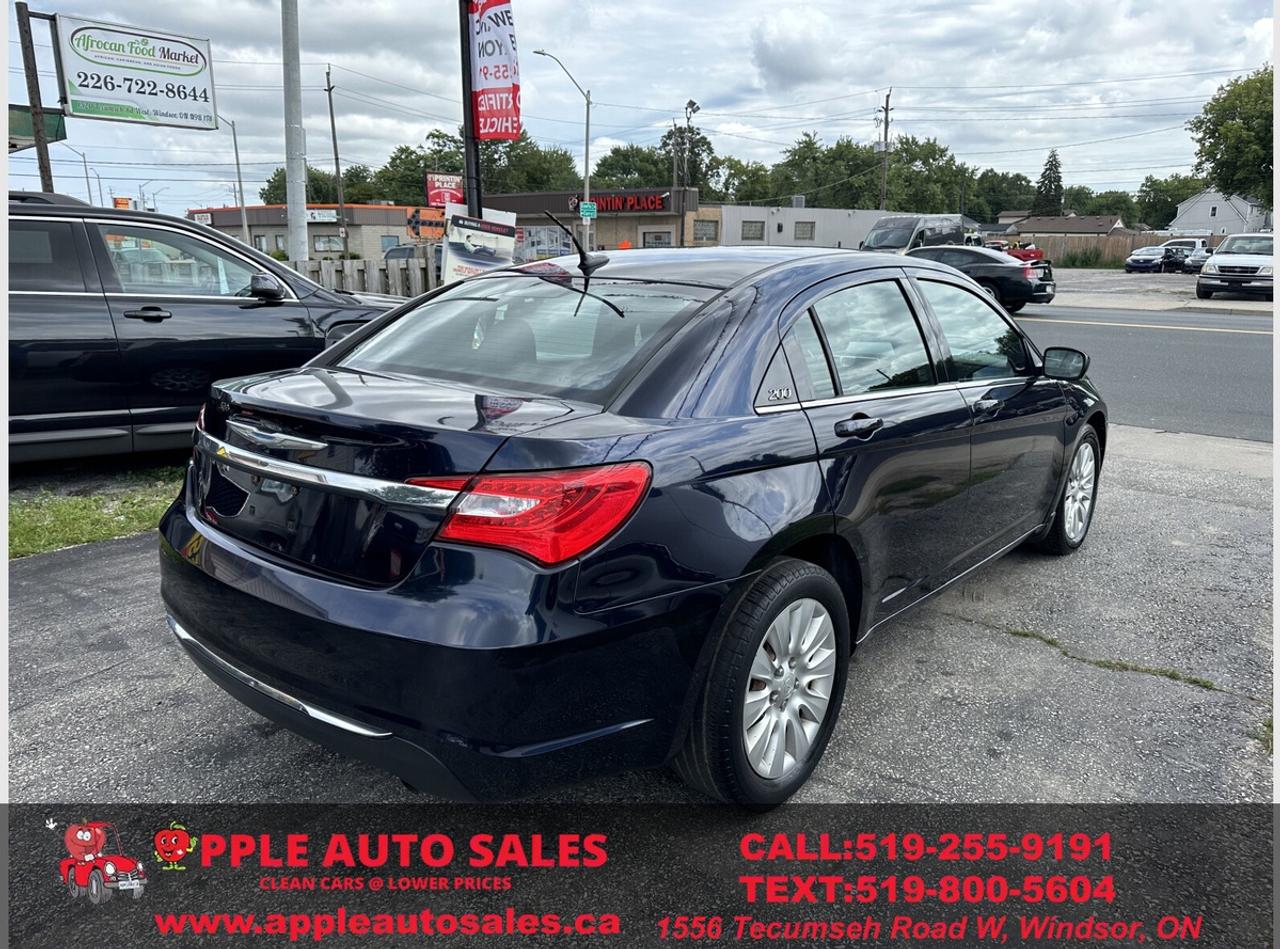 2012 Chrysler 200 LX Photo