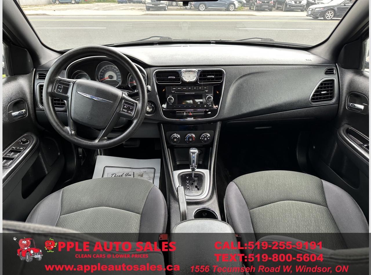 2012 Chrysler 200 LX Photo