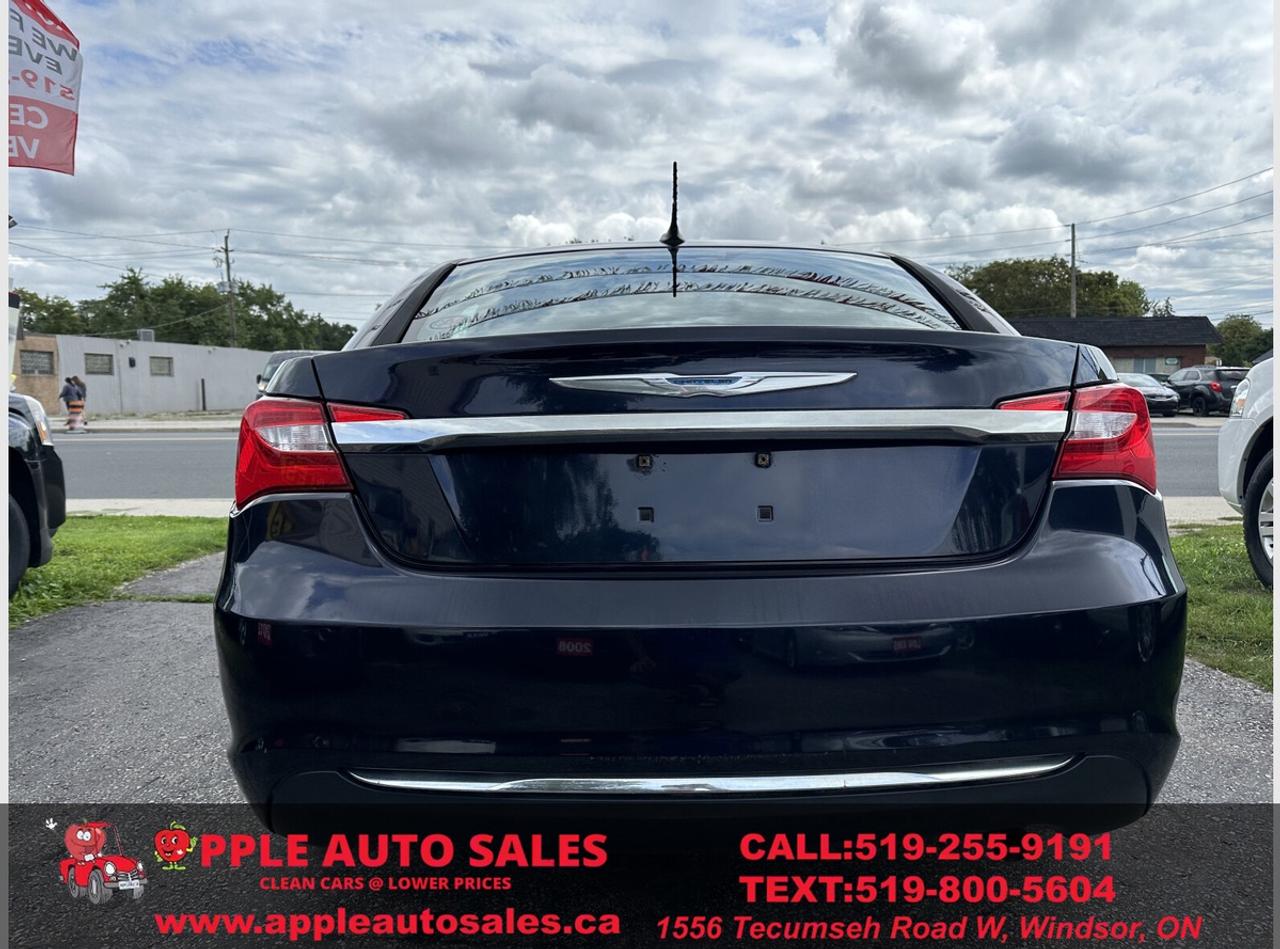 2012 Chrysler 200 LX Photo