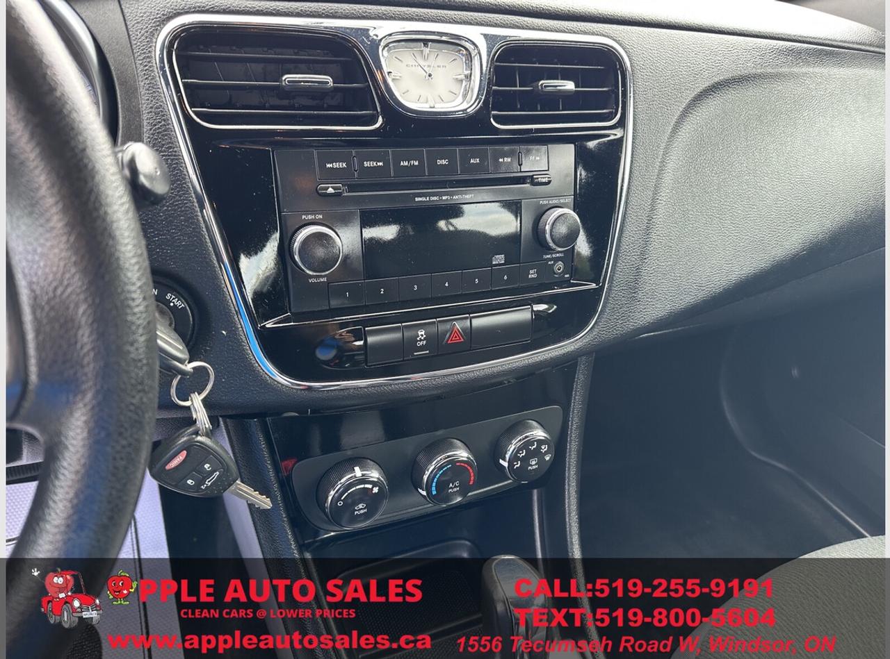 2012 Chrysler 200 LX Photo