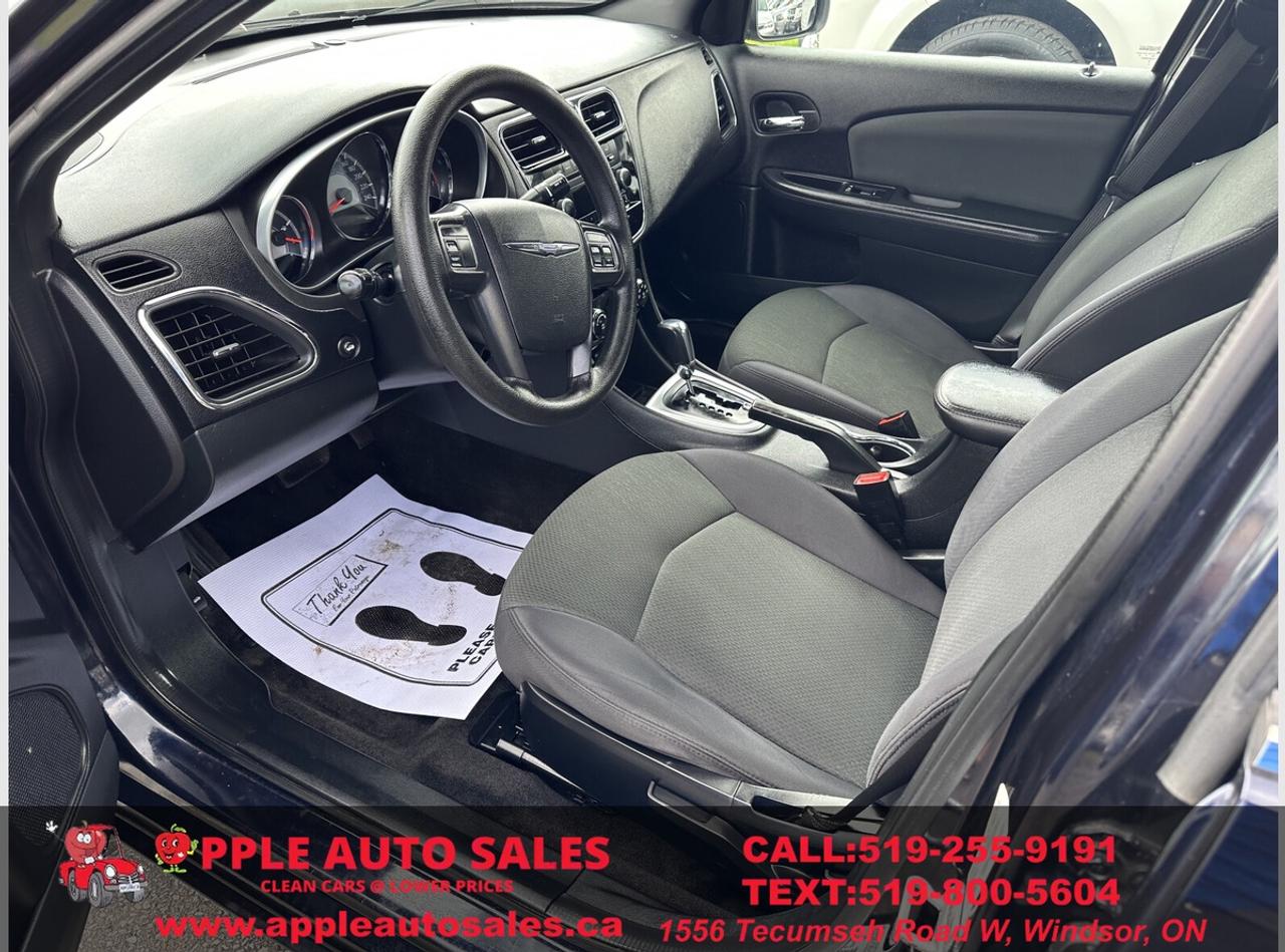 2012 Chrysler 200 LX Photo