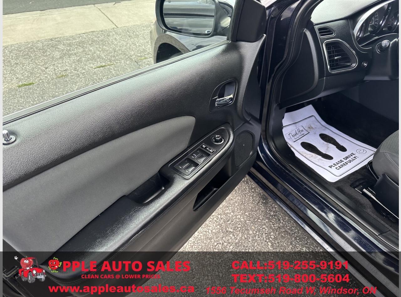 2012 Chrysler 200 LX Photo