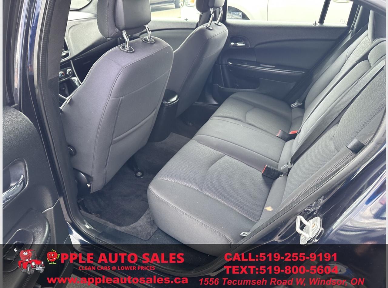 2012 Chrysler 200 LX Photo