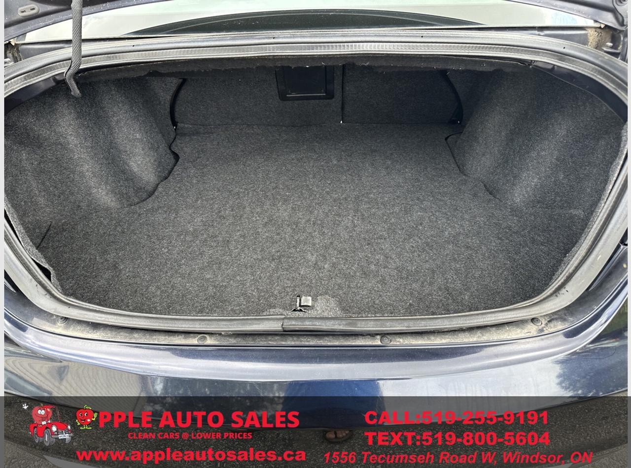 2012 Chrysler 200 LX Photo
