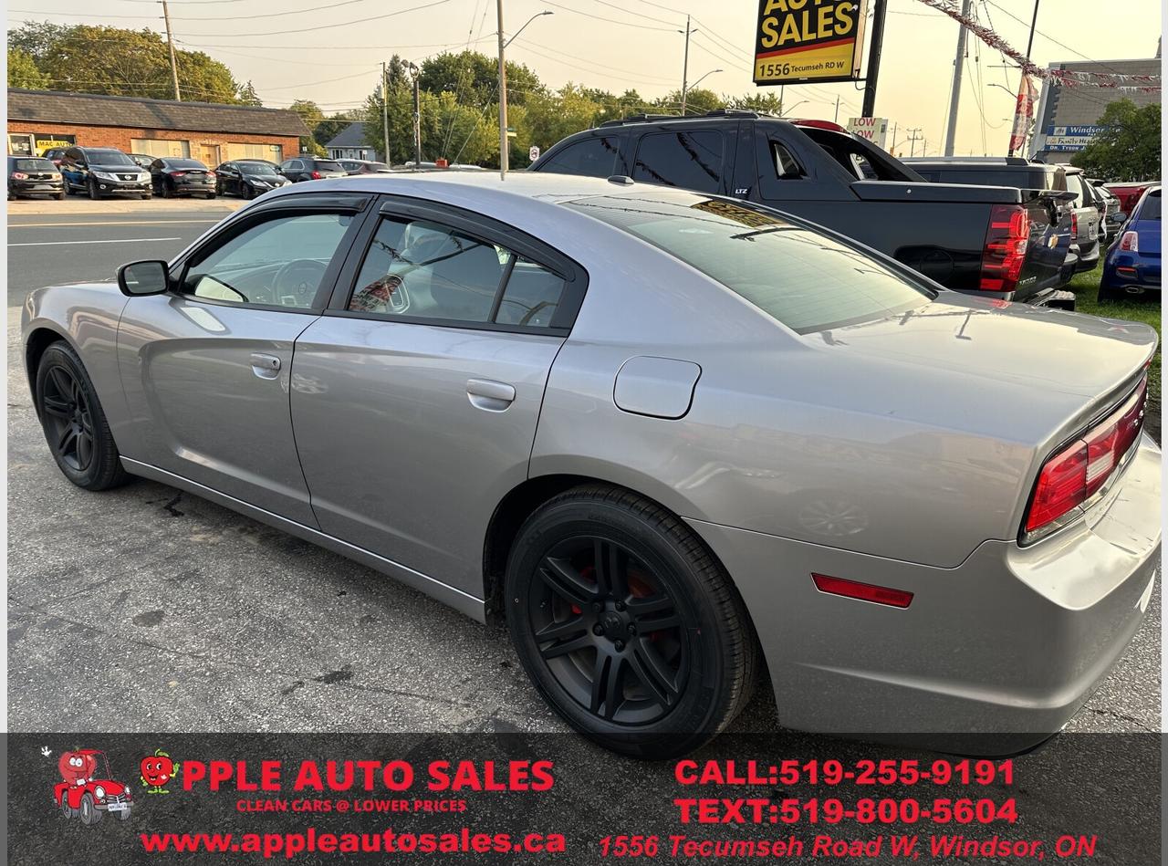 2011 Dodge Charger SE Photo