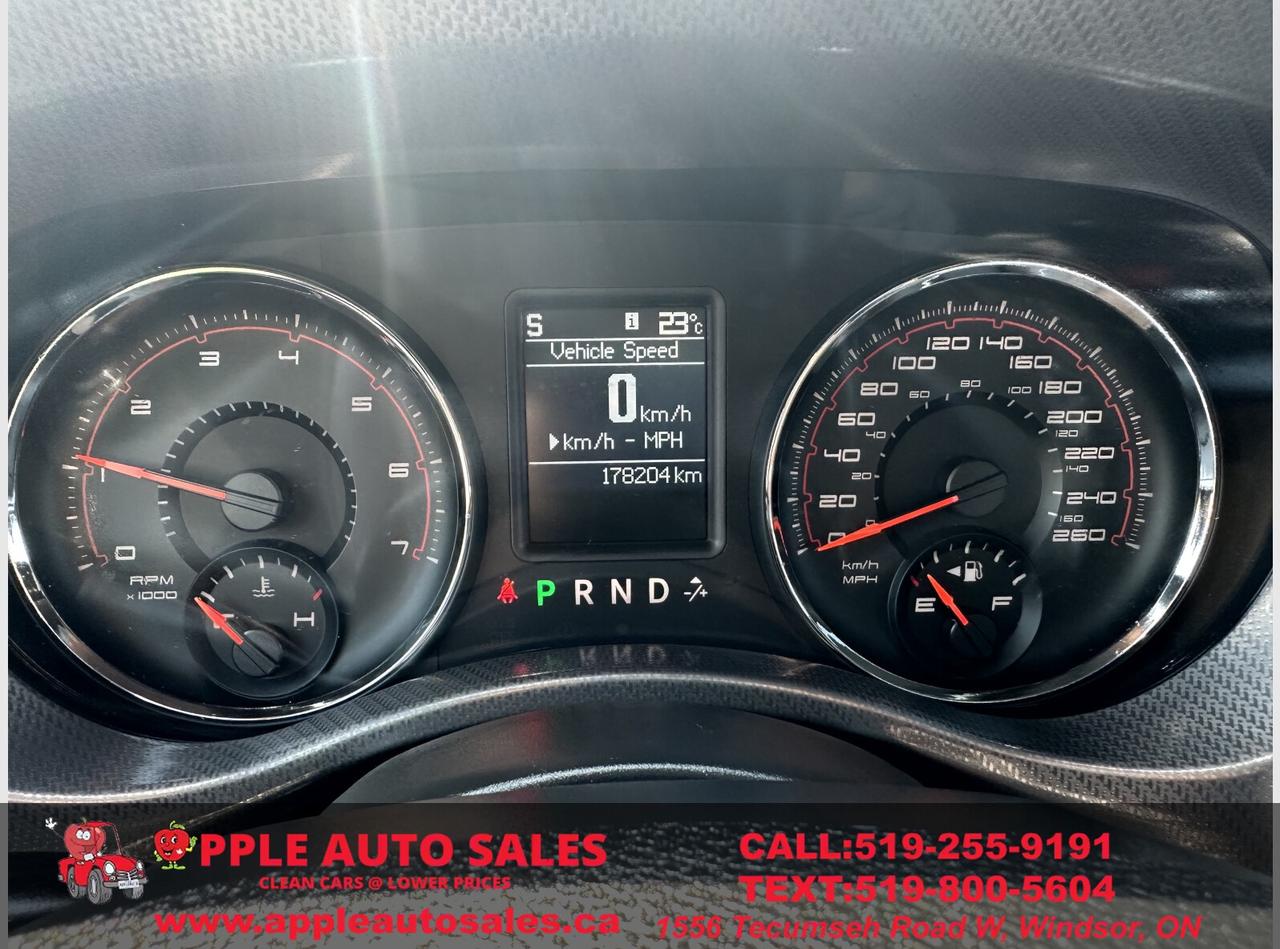 2011 Dodge Charger SE Photo