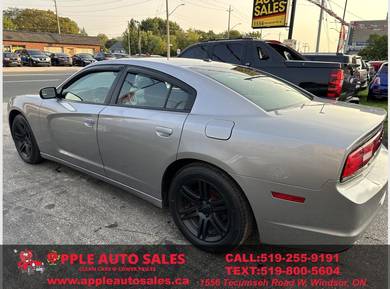 2011 Dodge Charger SE Photo