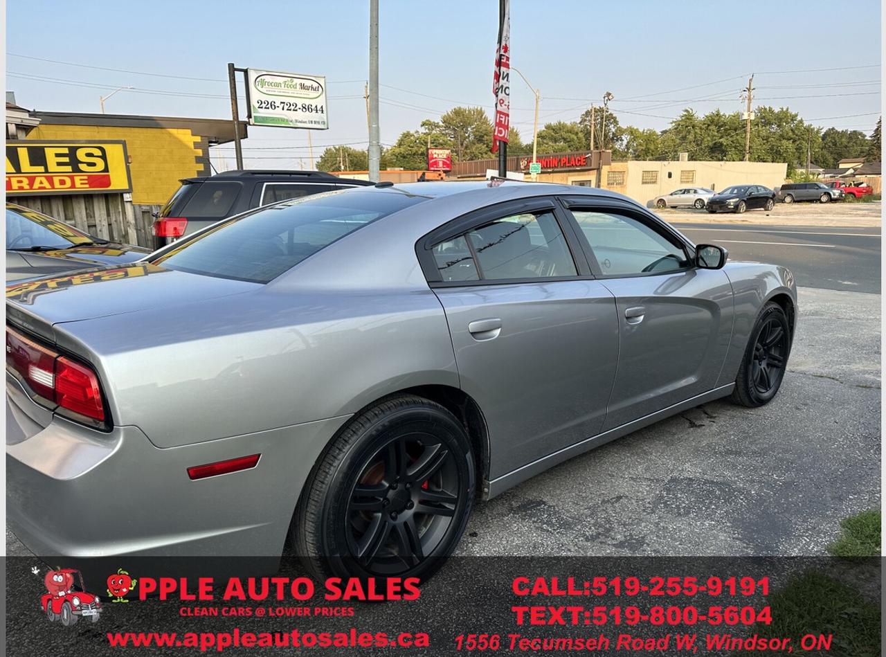 2011 Dodge Charger SE Photo