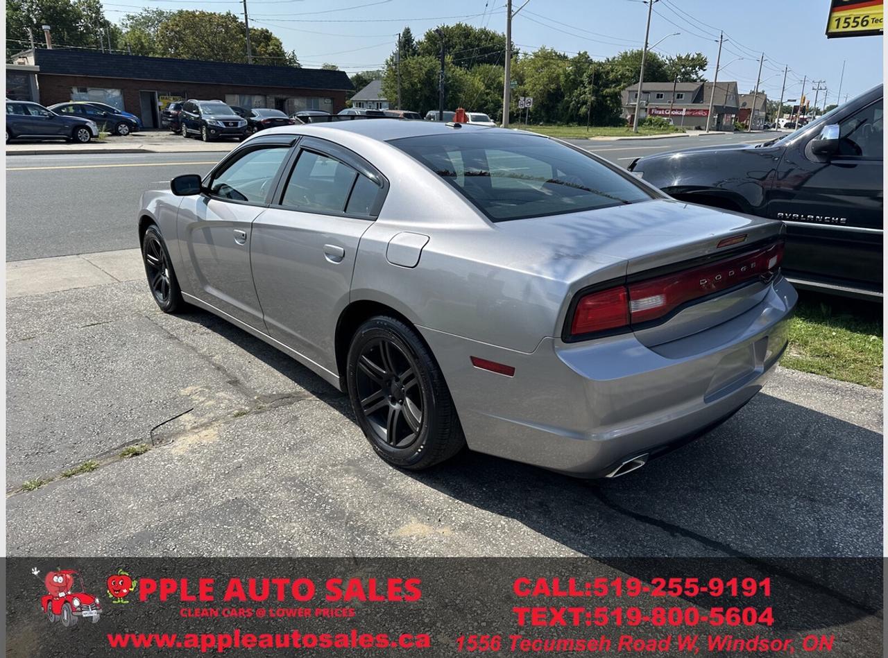2011 Dodge Charger SE Photo