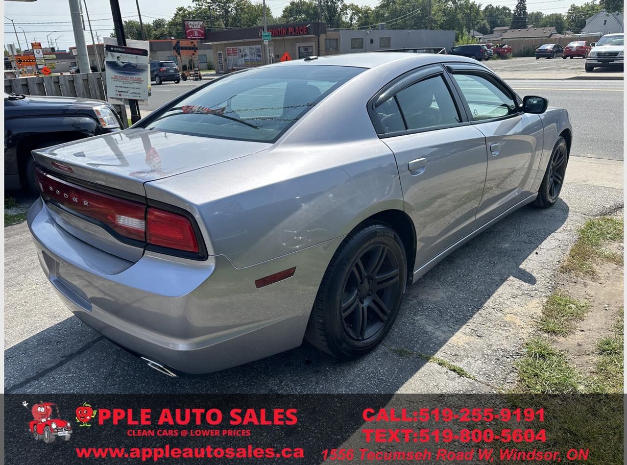 2011 Dodge Charger SE Photo
