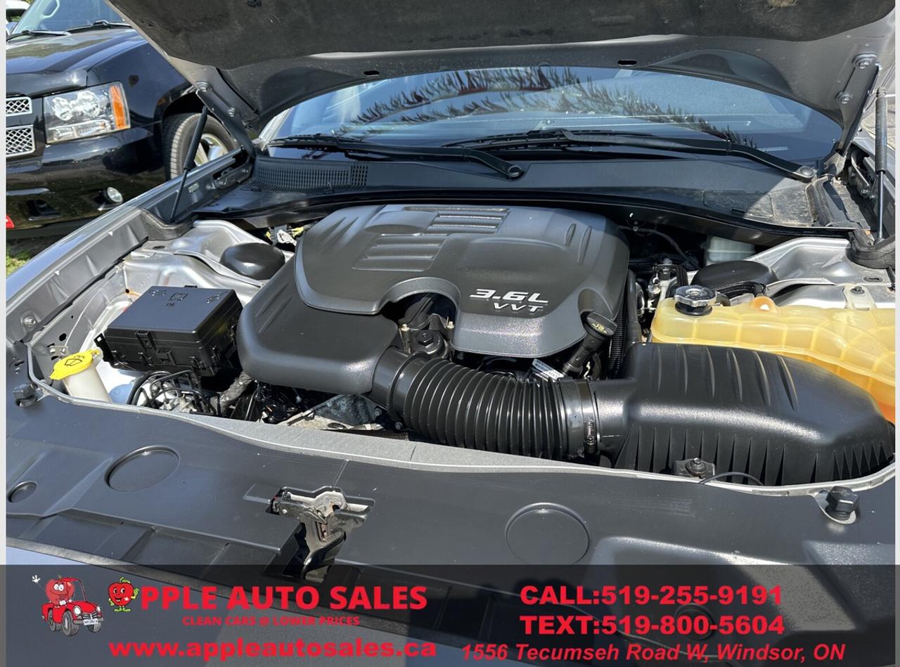 2011 Dodge Charger SE Photo