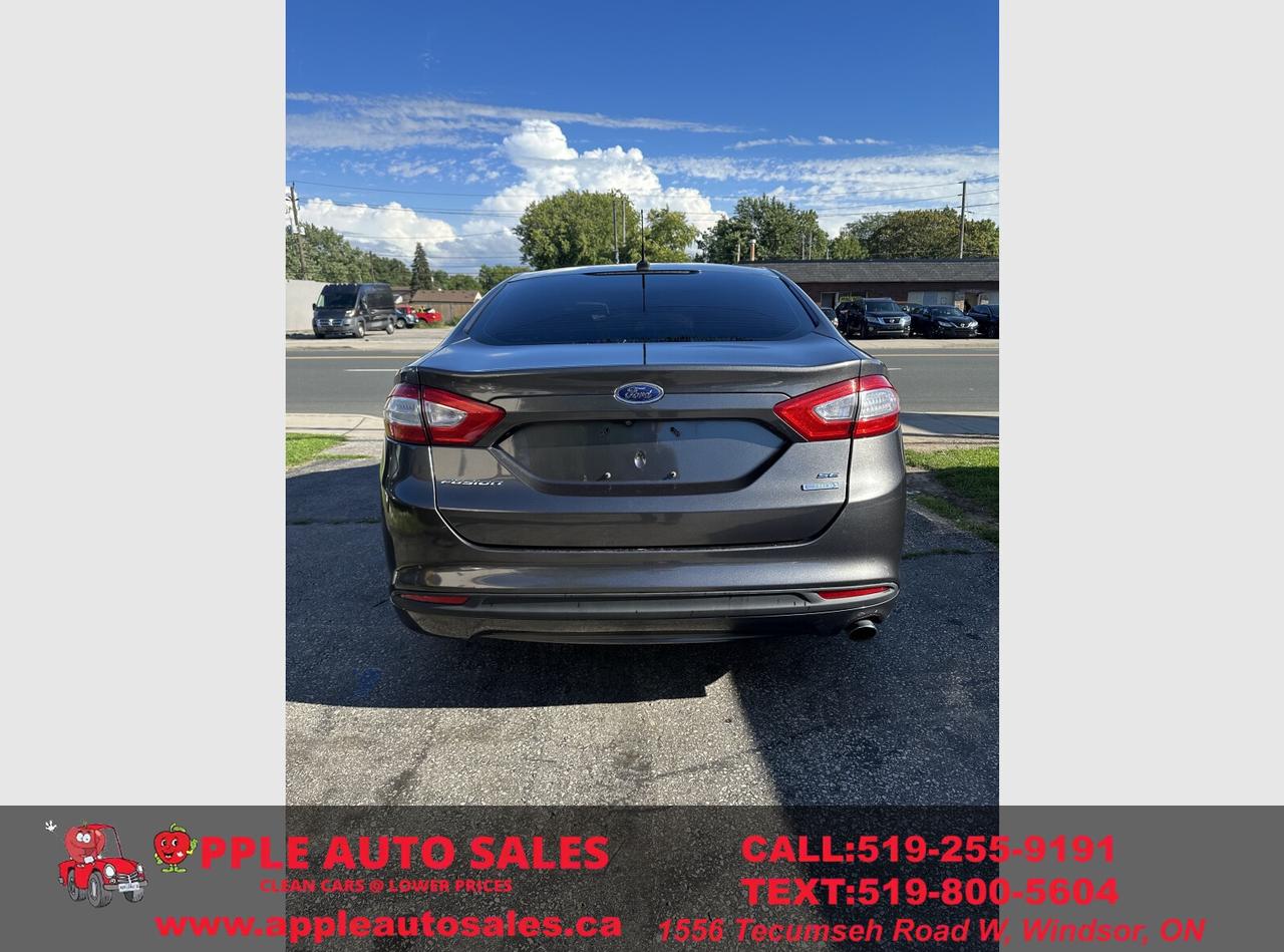 2016 Ford Fusion SE Photo