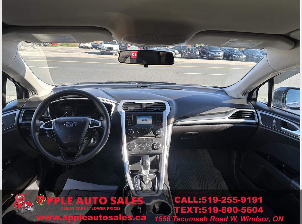 2016 Ford Fusion SE Photo