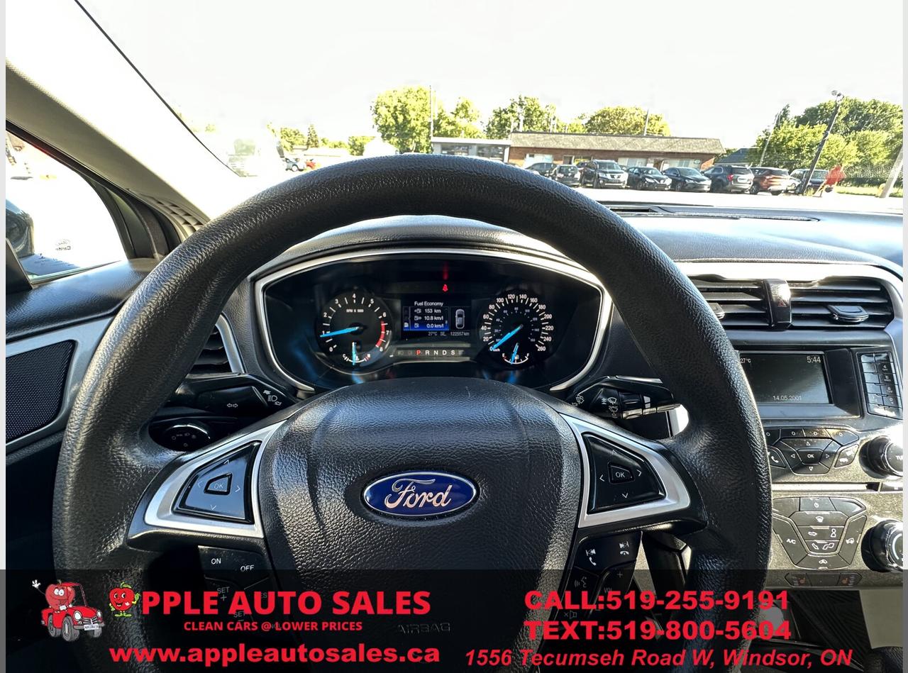 2016 Ford Fusion SE Photo