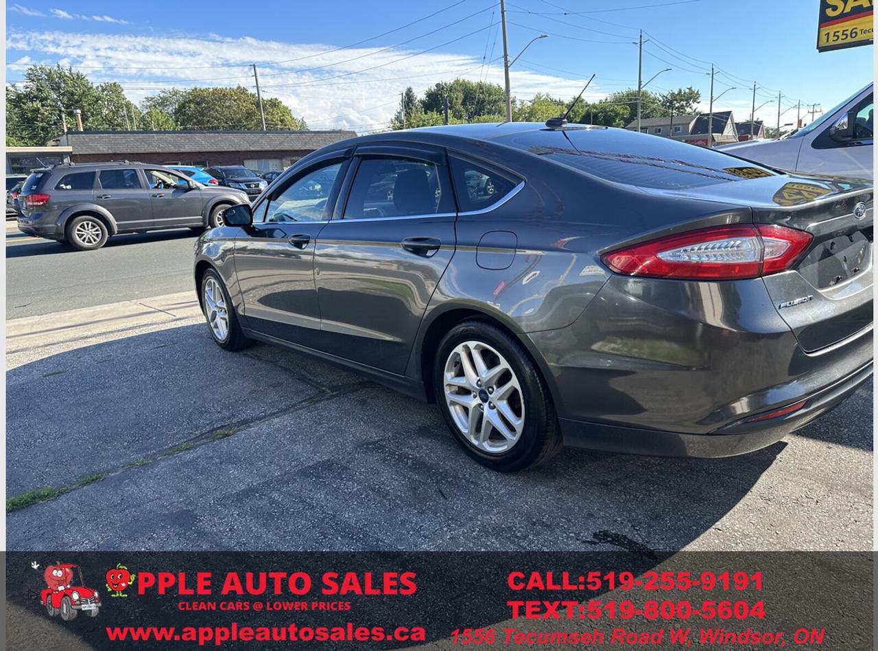 2016 Ford Fusion SE Photo