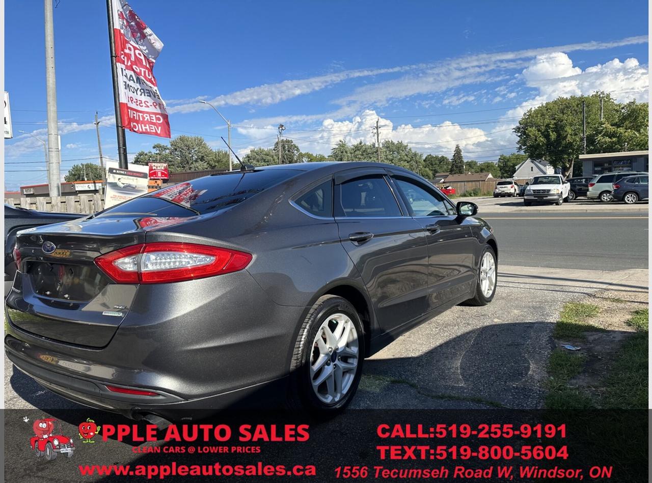 2016 Ford Fusion SE Photo