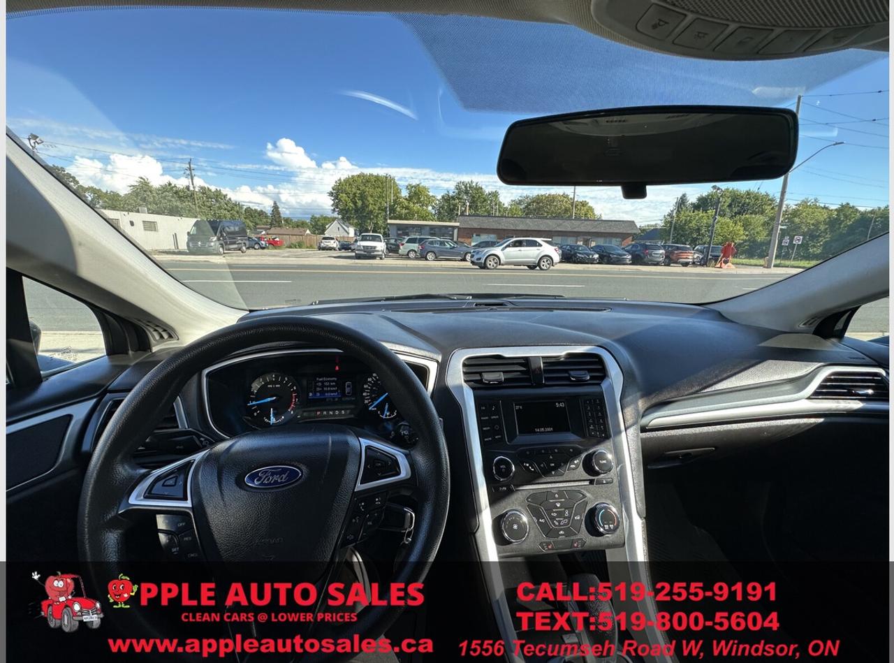 2016 Ford Fusion SE Photo