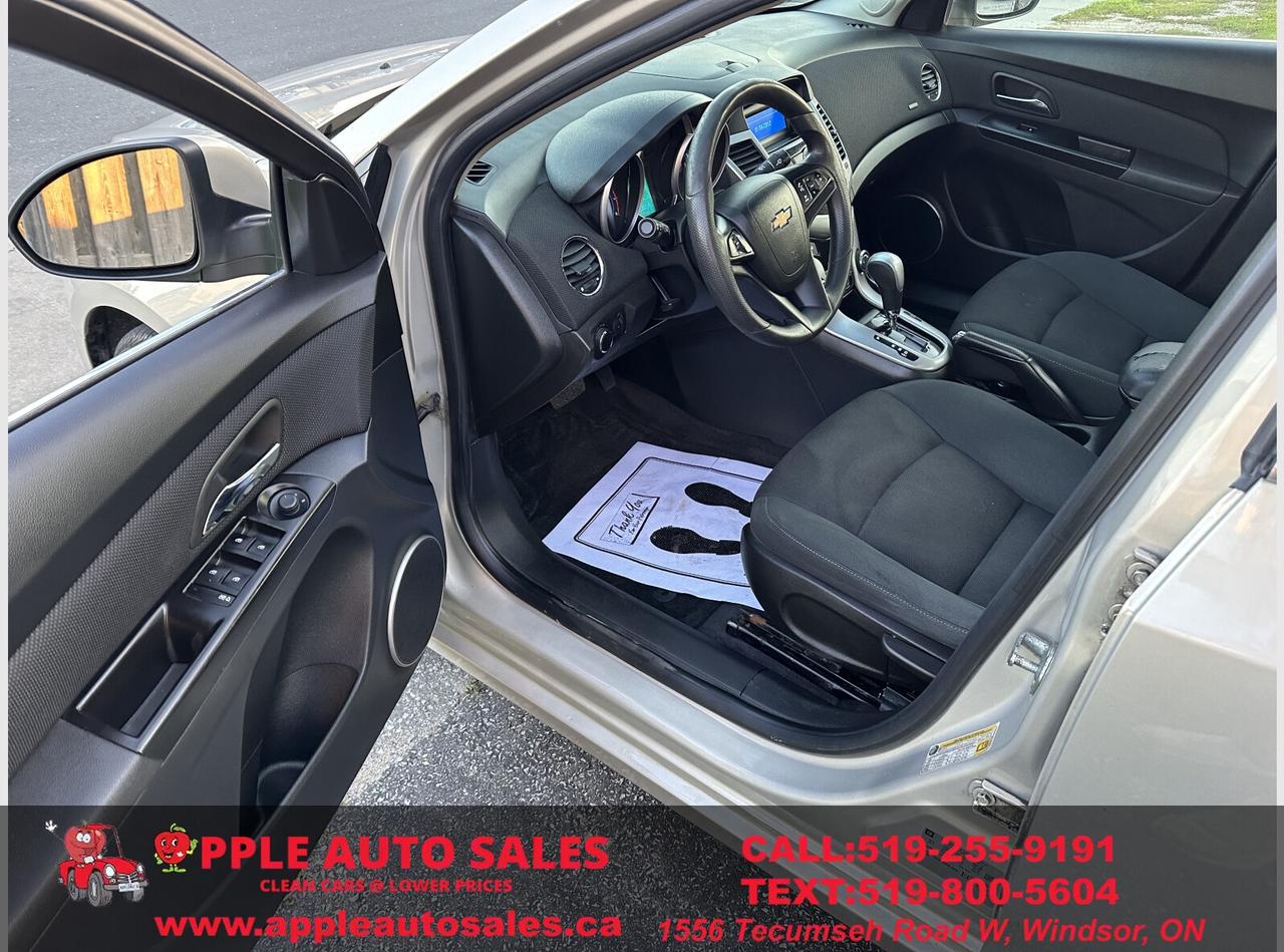 2012 Chevrolet Cruze 1LT Photo