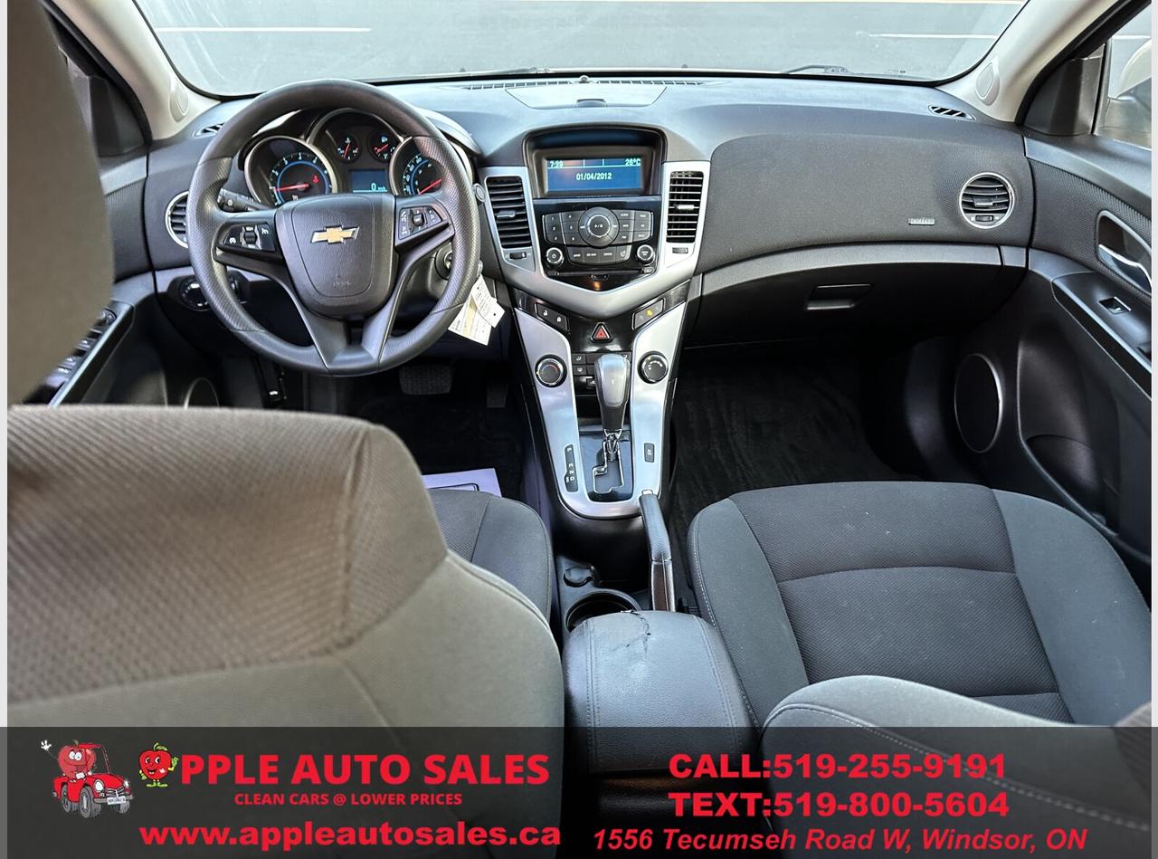 2012 Chevrolet Cruze 1LT Photo
