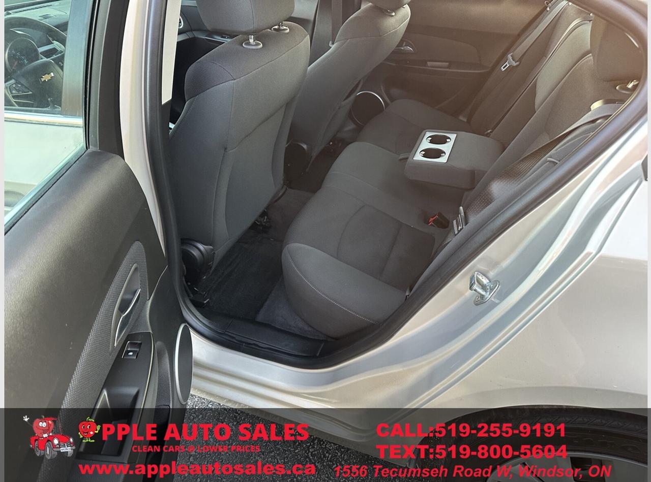 2012 Chevrolet Cruze 1LT Photo