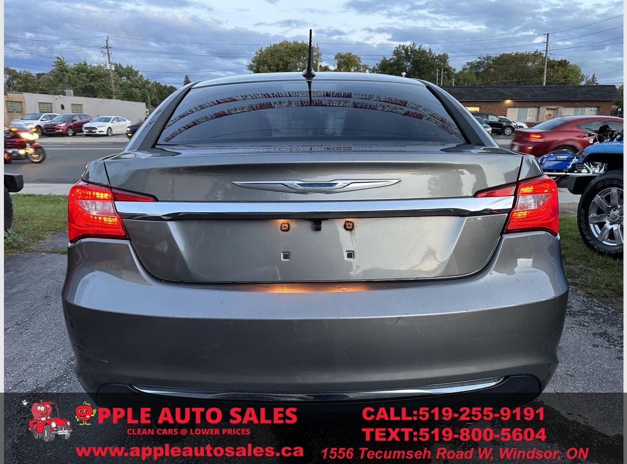 2012 Chrysler 200 Limited Photo