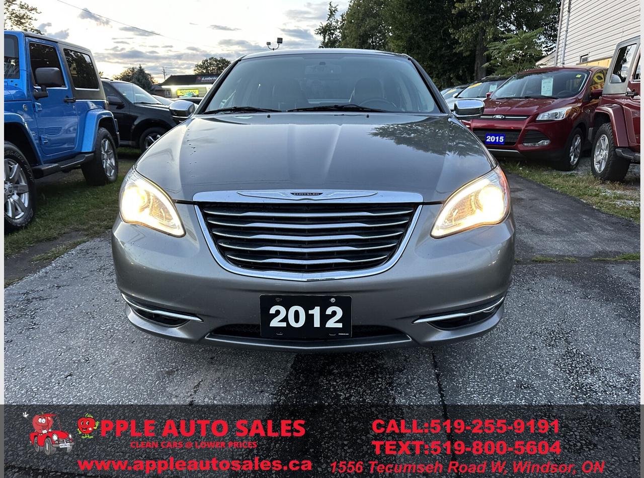 2012 Chrysler 200 Limited Photo