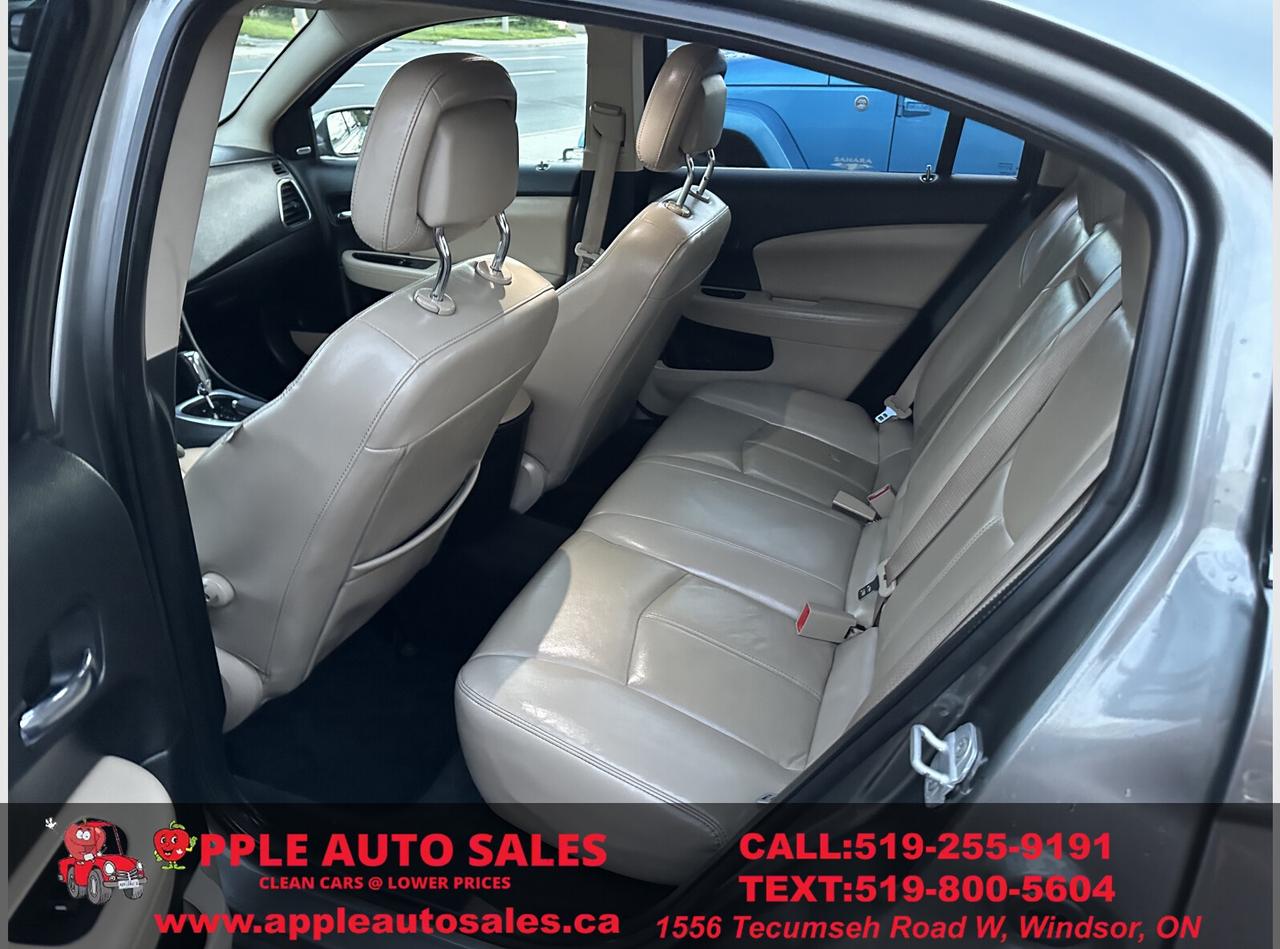 2012 Chrysler 200 Limited Photo