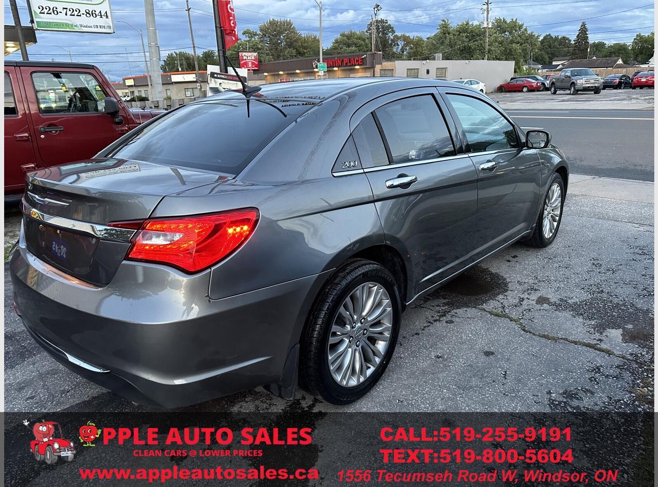 2012 Chrysler 200 Limited Photo