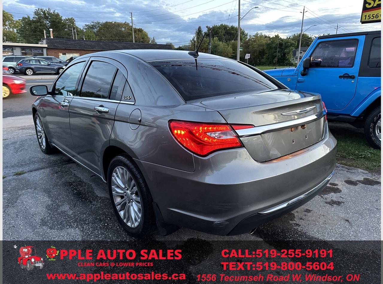 2012 Chrysler 200 Limited Photo3