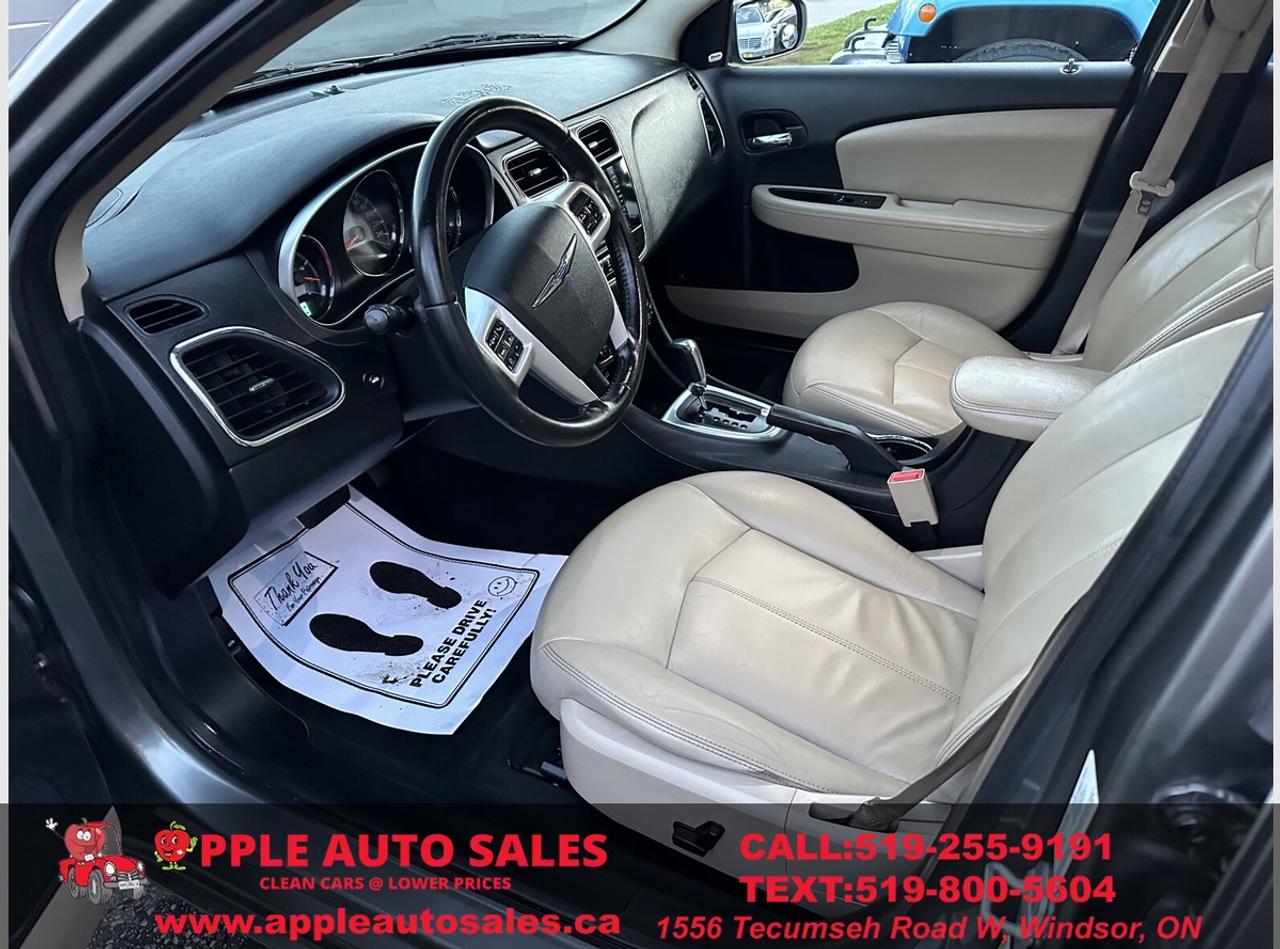 2012 Chrysler 200 Limited Photo