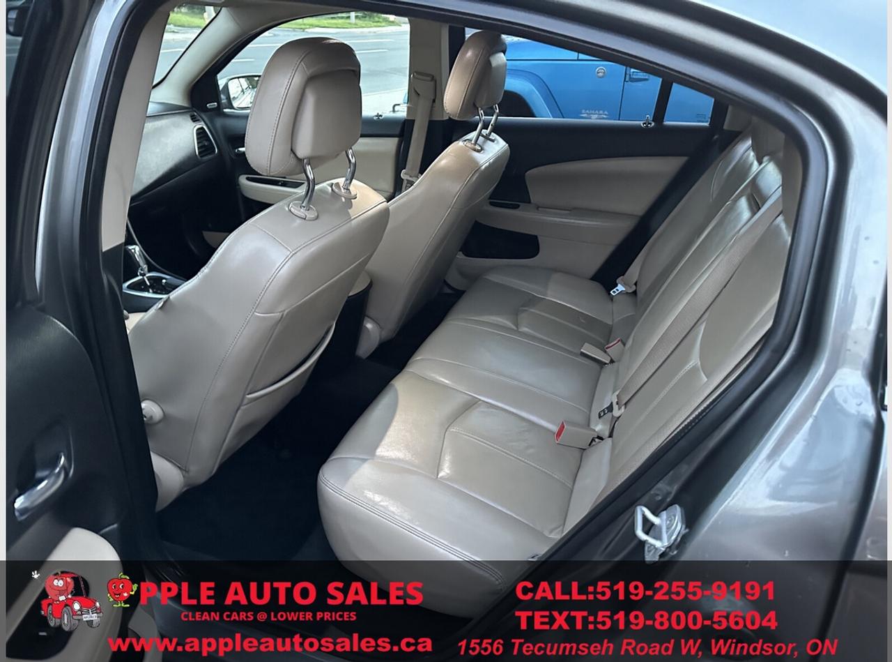 2012 Chrysler 200 Limited Photo