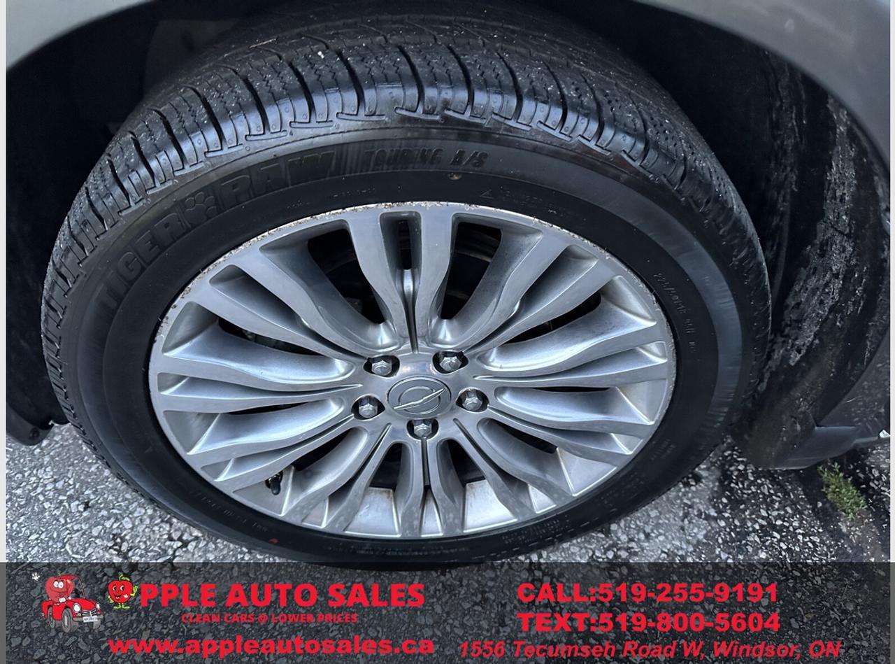2012 Chrysler 200 Limited Photo