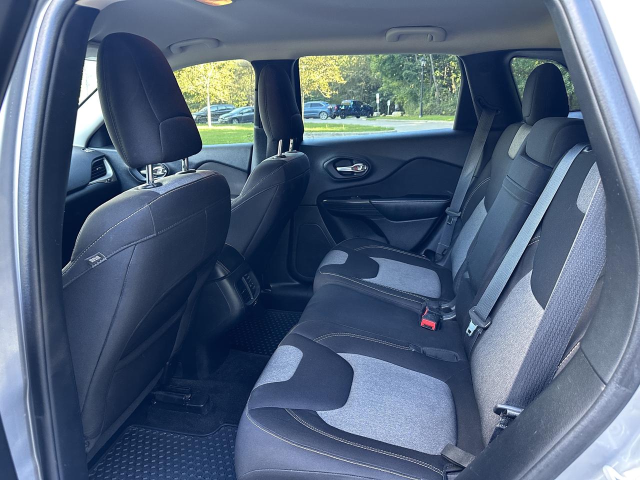 2014 Jeep Cherokee Sport Photo