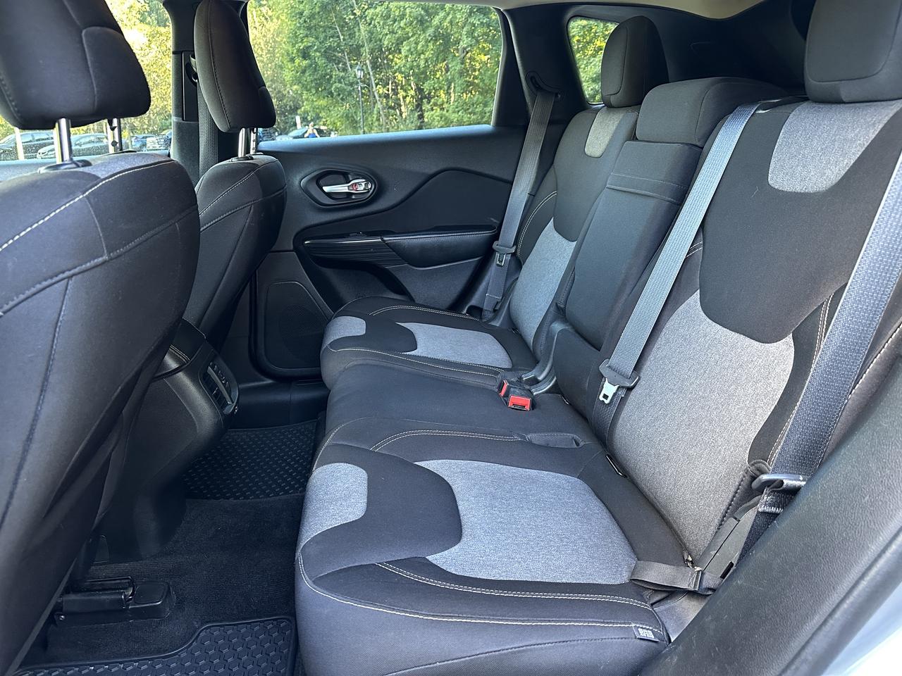 2014 Jeep Cherokee Sport Photo