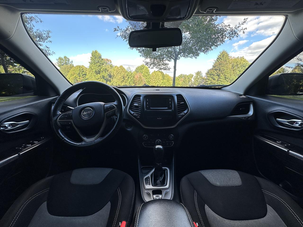 2014 Jeep Cherokee Sport Photo