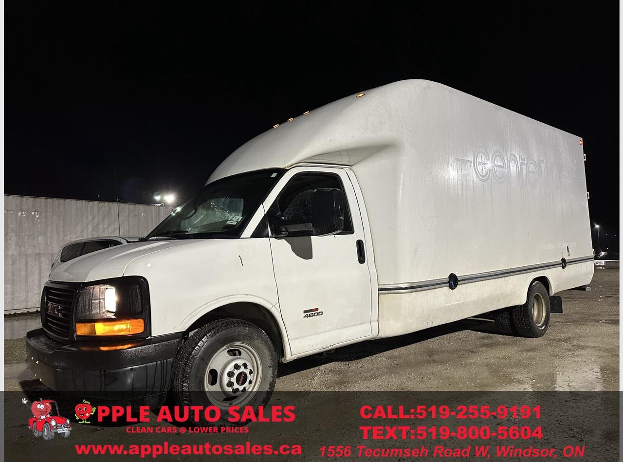 2015 GMC Savana G4500 159 in. Photo0