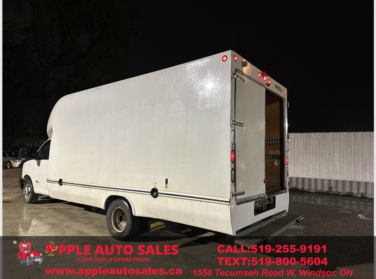 2015 GMC Savana G4500 159 in. Photo