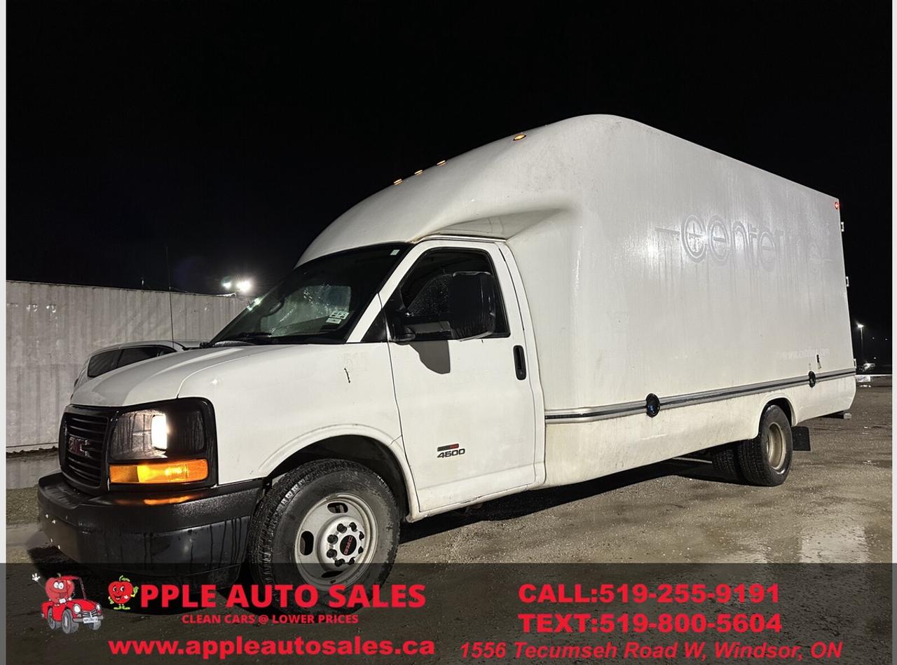 2015 GMC Savana G4500 159 in. Photo0