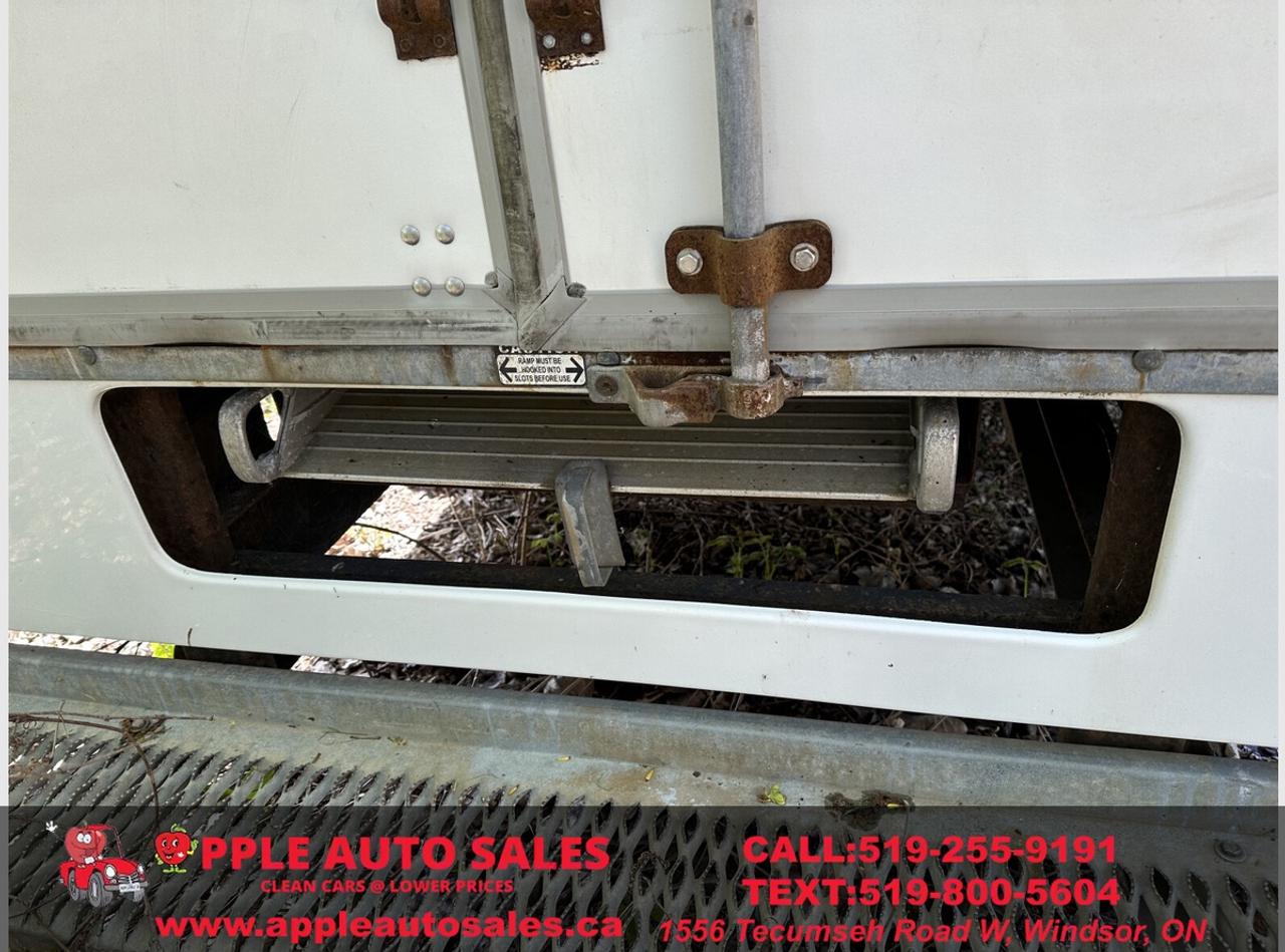 2015 GMC Savana G4500 159 in. Photo