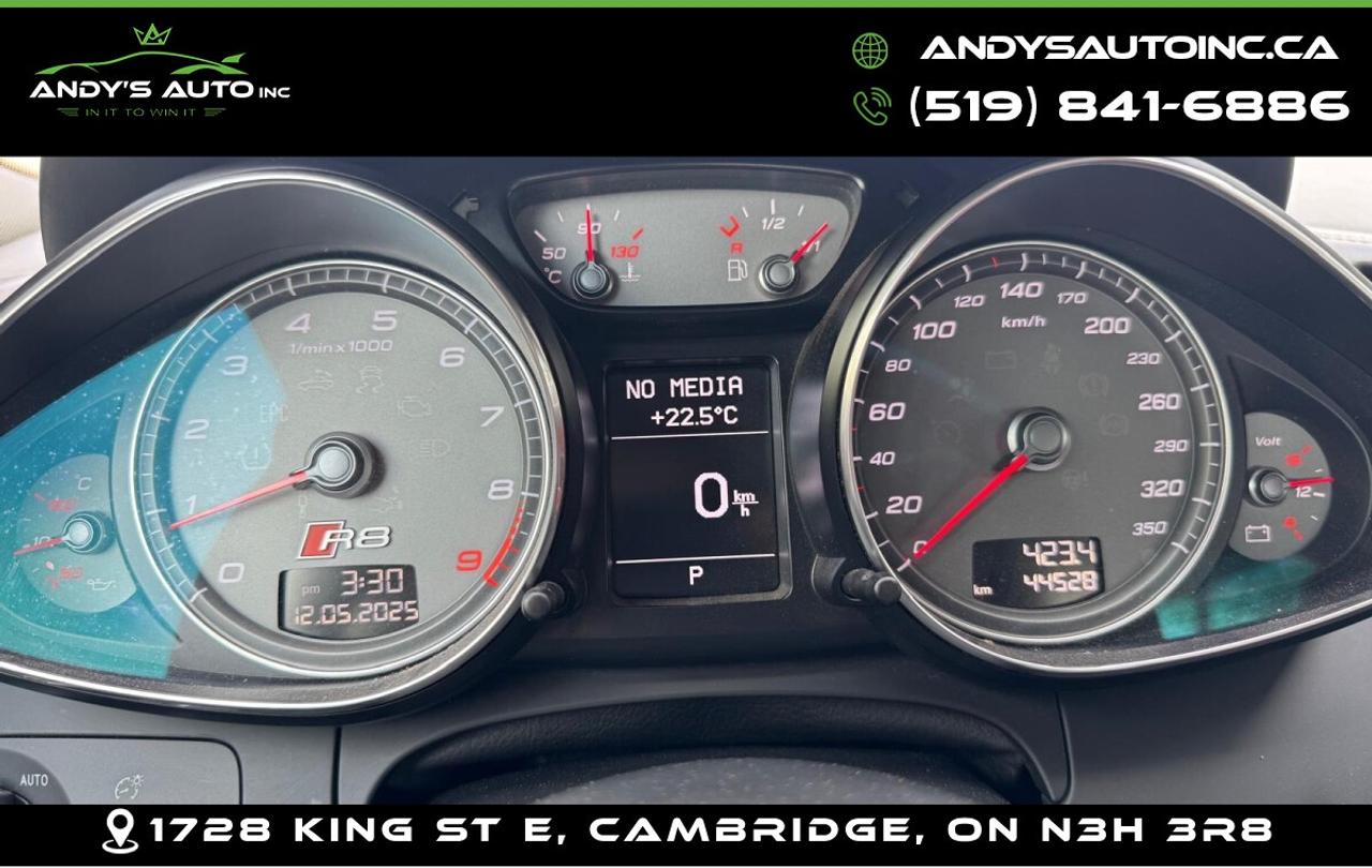 2015 Audi R8 SPYDER | AWD | V8 | ALL SERVICE RECORDS | NO AC  Photo