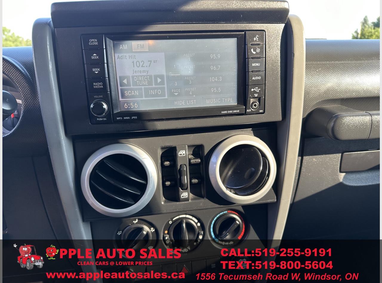 2009 Jeep Wrangler Unlimited Sahara Photo