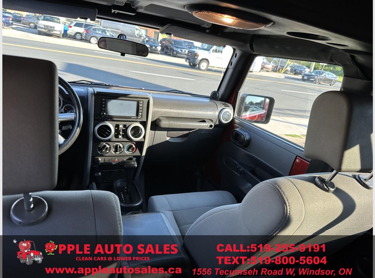 2009 Jeep Wrangler Unlimited Sahara Photo