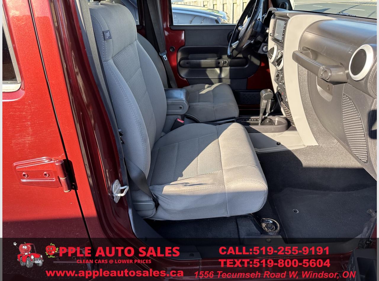 2009 Jeep Wrangler Unlimited Sahara Photo