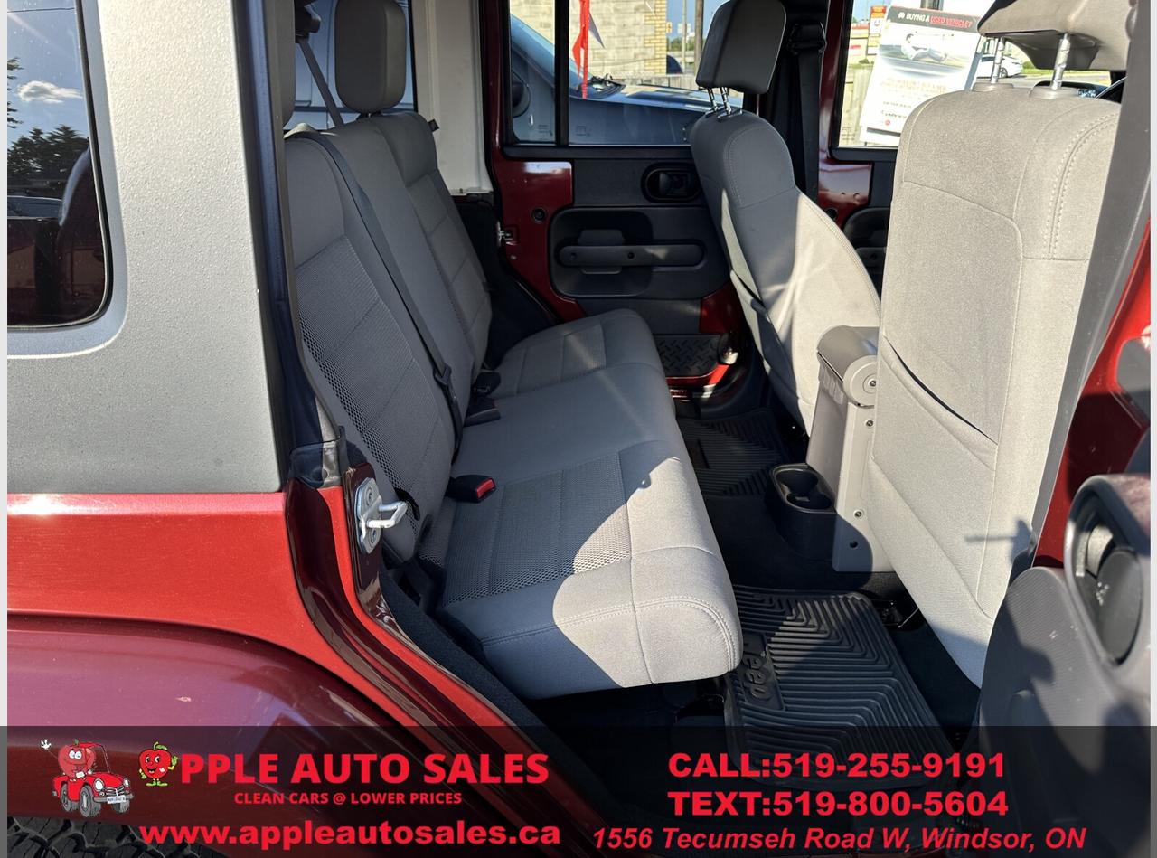 2009 Jeep Wrangler Unlimited Sahara Photo