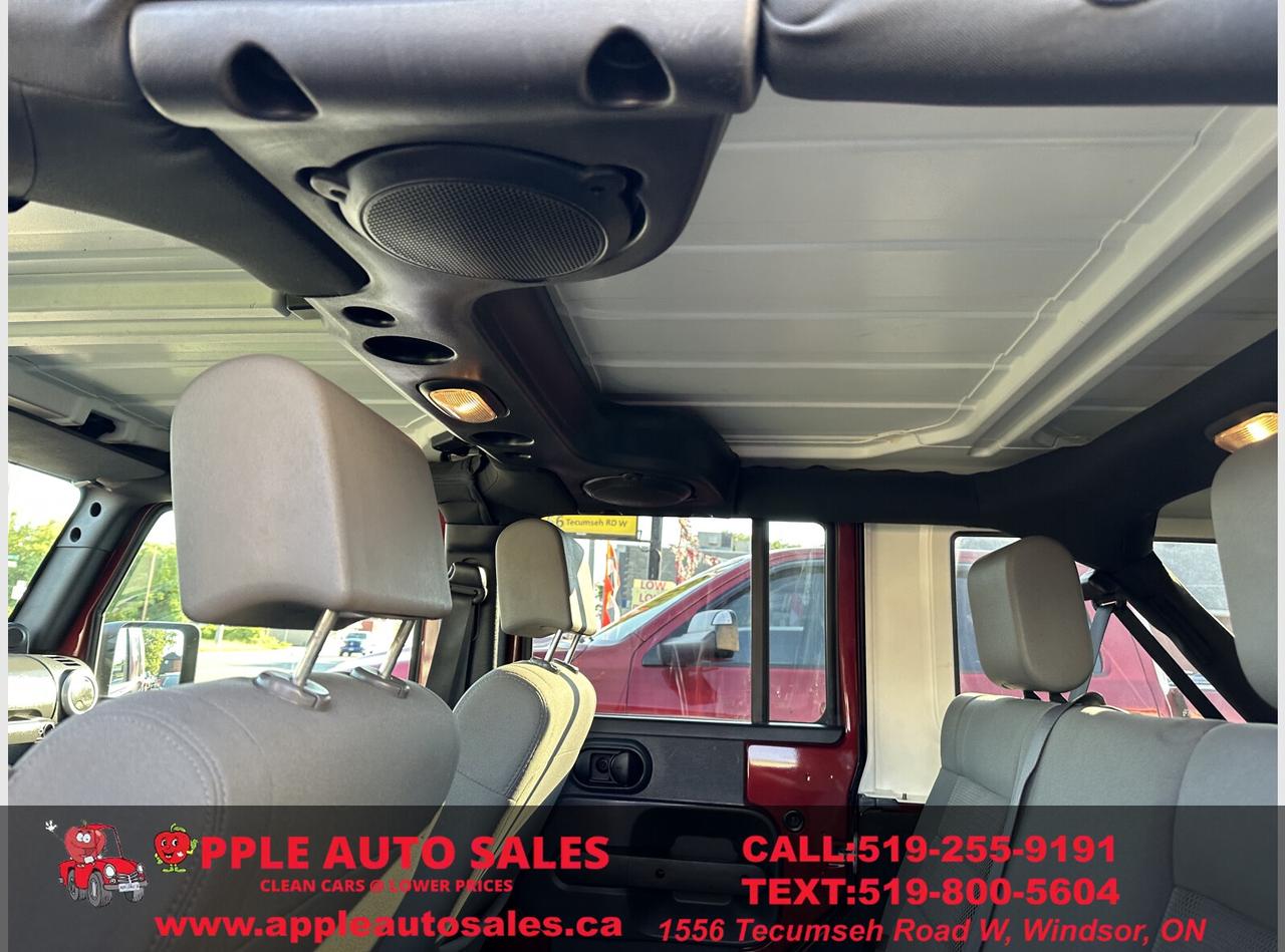 2009 Jeep Wrangler Unlimited Sahara Photo