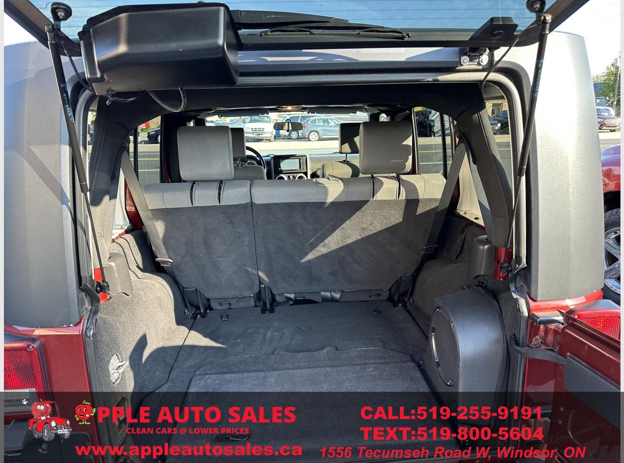 2009 Jeep Wrangler Unlimited Sahara Photo