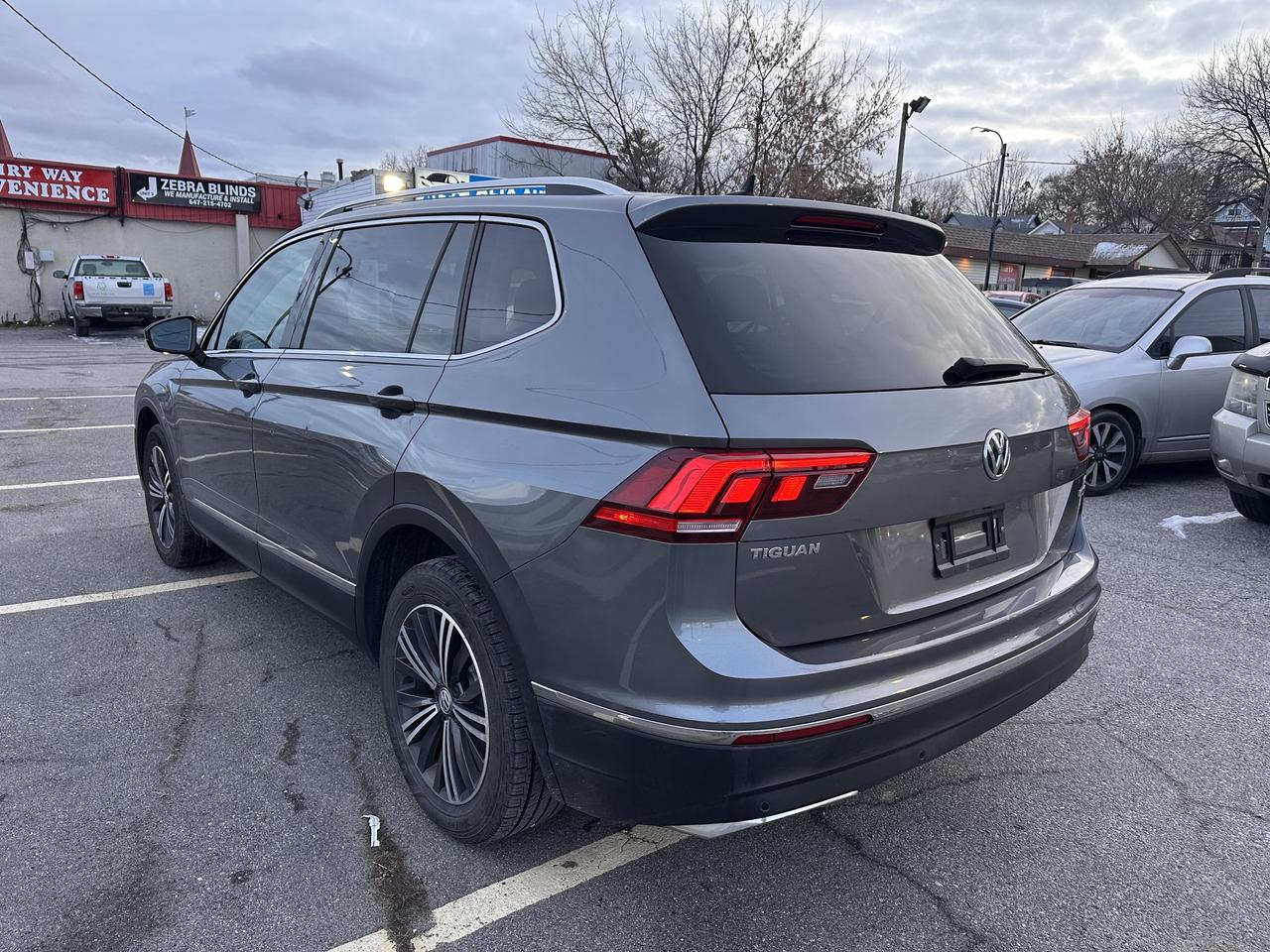 2018 Volkswagen Tiguan Highline 4MOTION Photo2